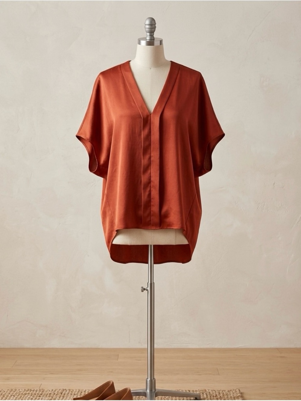 Kensie Rust Satin V-Neck Boxy Blouse